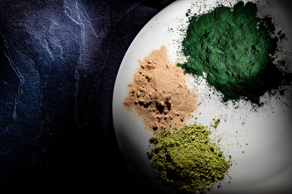 Powdered Herbs vs Herbal Extracts: Why That £9.99 “Super Supplement” Might Just Be a Fancy Pot of Dust